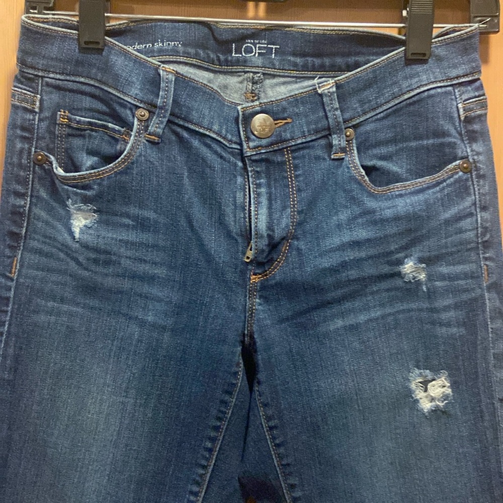 Ladies jeans with minimal distress